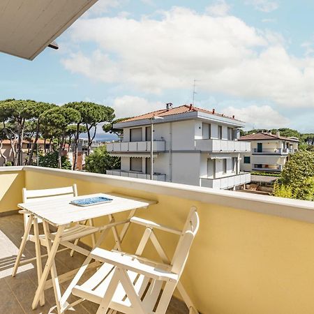 Comfy Apartment With Private Parking Near The Beach! Viareggio Buitenkant foto