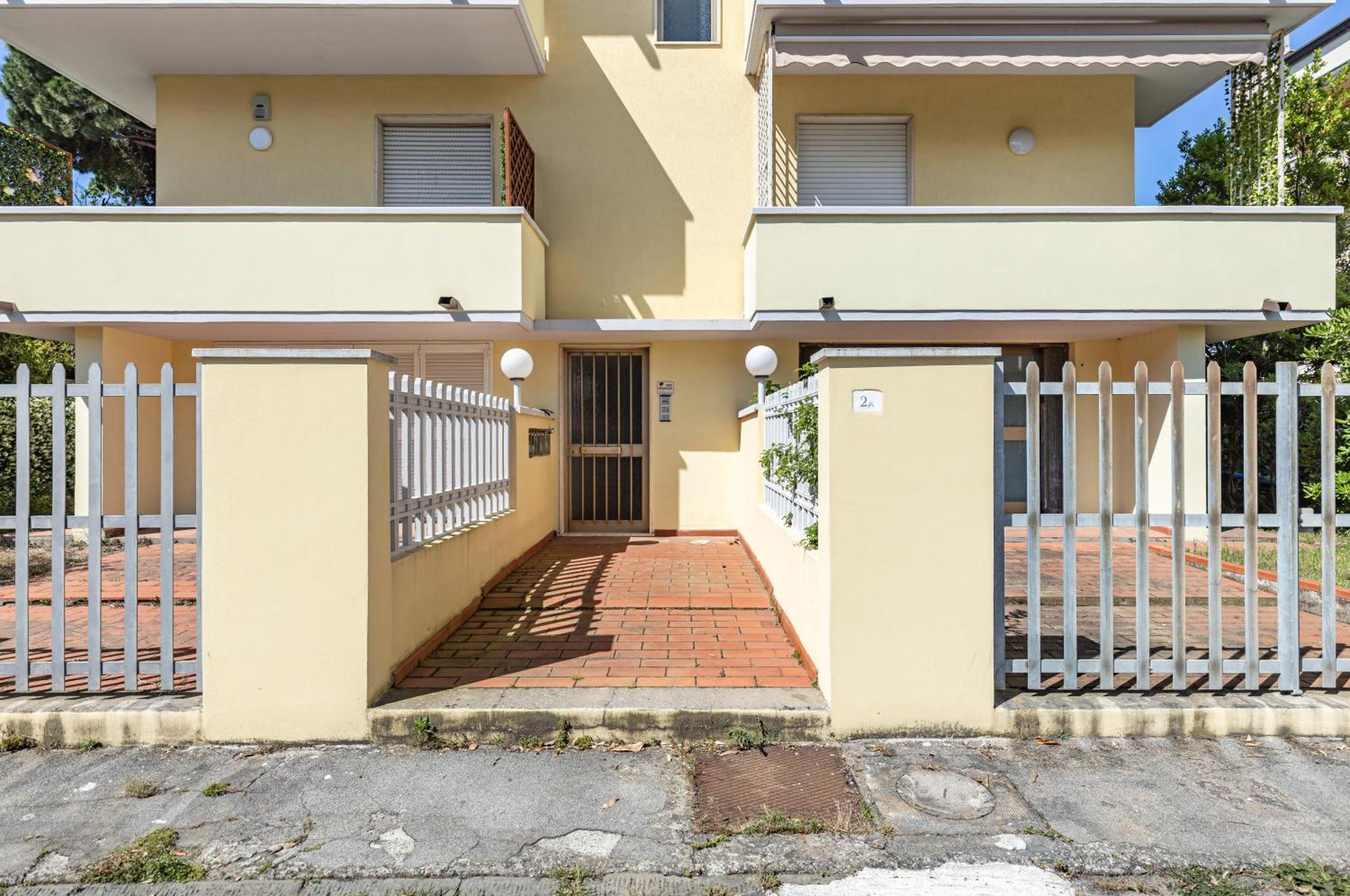 Comfy Apartment With Private Parking Near The Beach! Viareggio Buitenkant foto