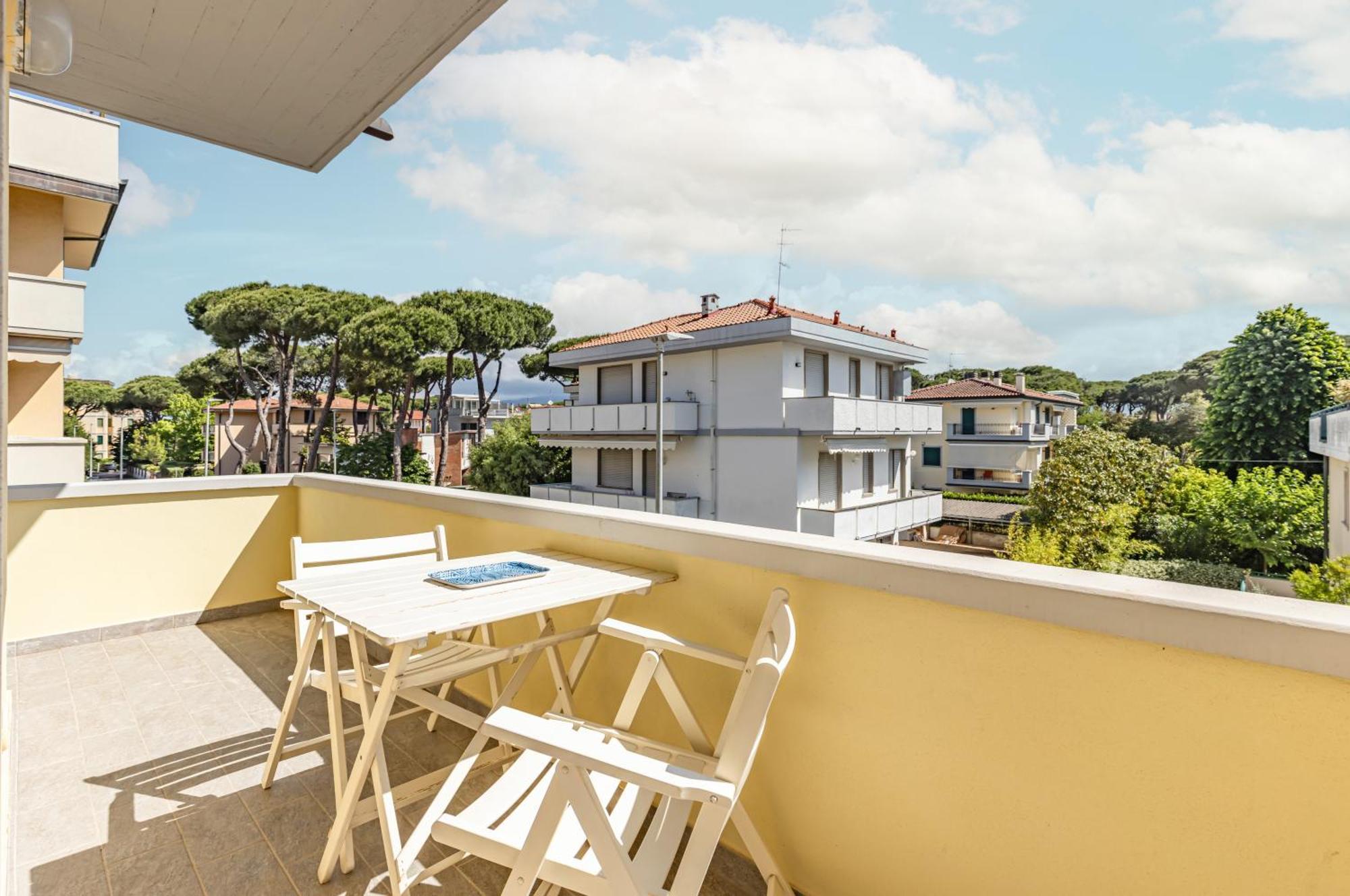 Comfy Apartment With Private Parking Near The Beach! Viareggio Buitenkant foto